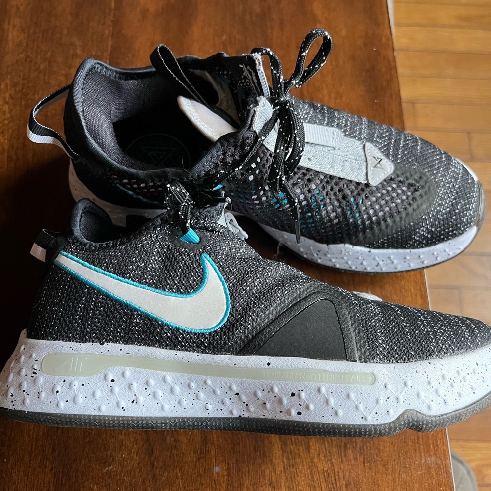 Nike Air PG4 basketball shoes, size 6
